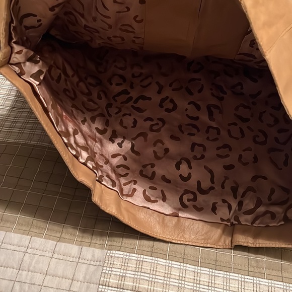 Jacket is flashy but not to flashy lightweight/spring&fall - Picture 6 of 6